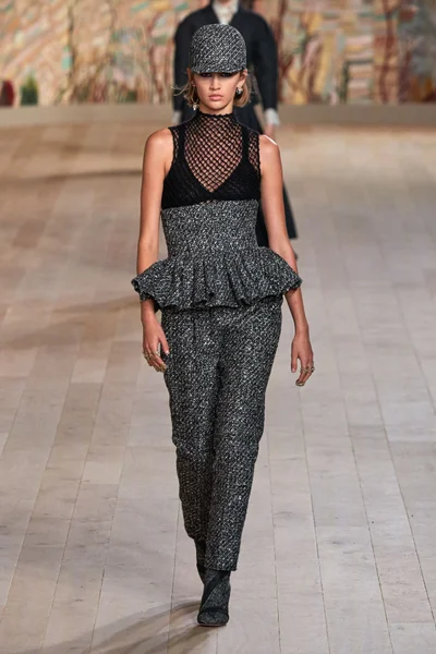 Look 4